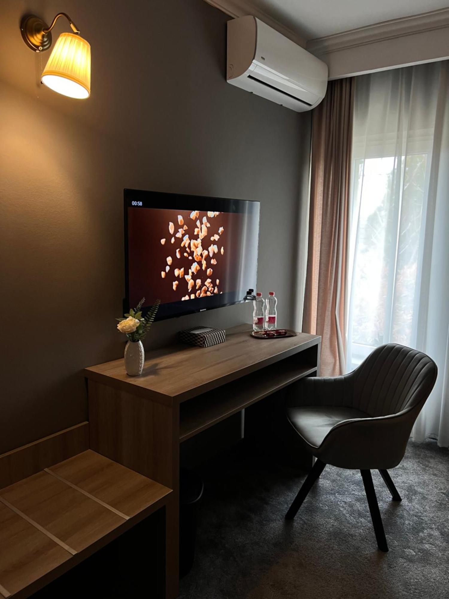 Hotel Coco Timisoara Esterno foto